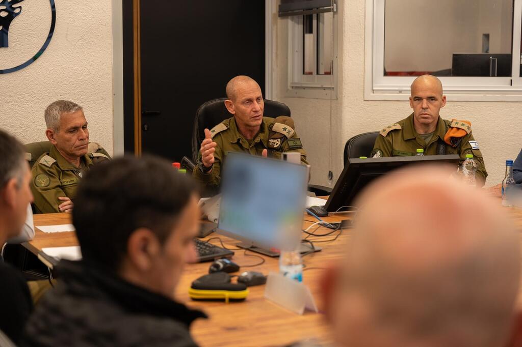 Northern Command chief Maj. Gen. Rafi Milo (Photo: IDF) מפקד פיקוד הצפון במפגש עם ראשי רשויות בצפון