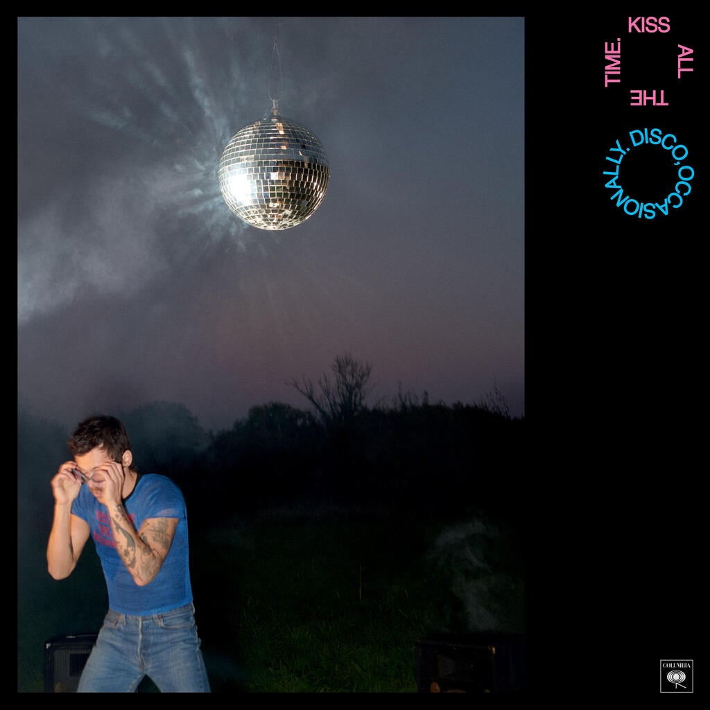 עטיפת האלבום Kiss All the Time. Disco, Occasionally, הארי סטיילס עטיפת האלבום Kiss All the Time. Disco, Occasionally, הארי סטיילס