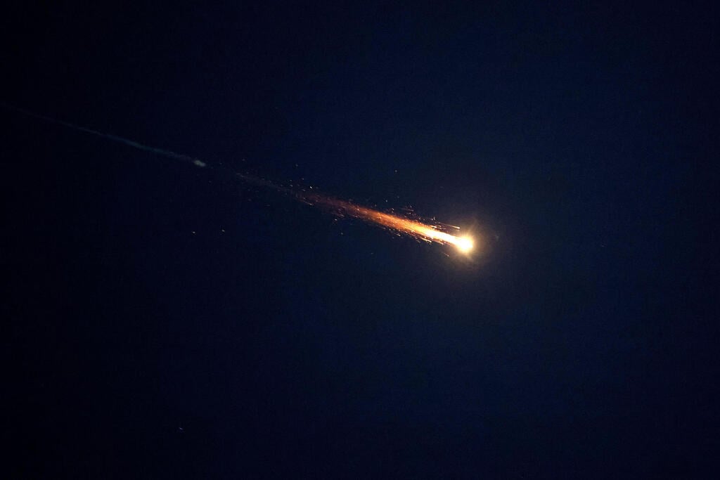 יירוט טיל איראני בשמי נתניה (צילום: Jack Guez/AFP) יירוט טיל איראני בשמי נתניה