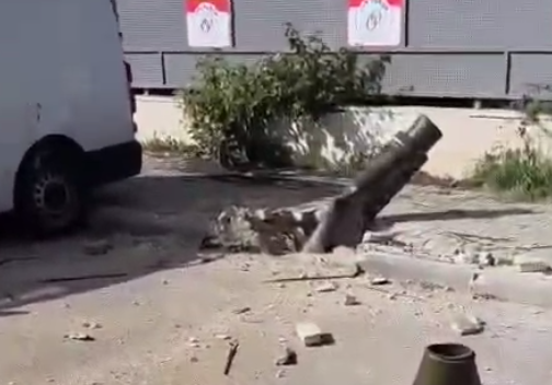 Missile fragment in Petah Tikva (Photo: from social media) נפילה באיזור המרכז