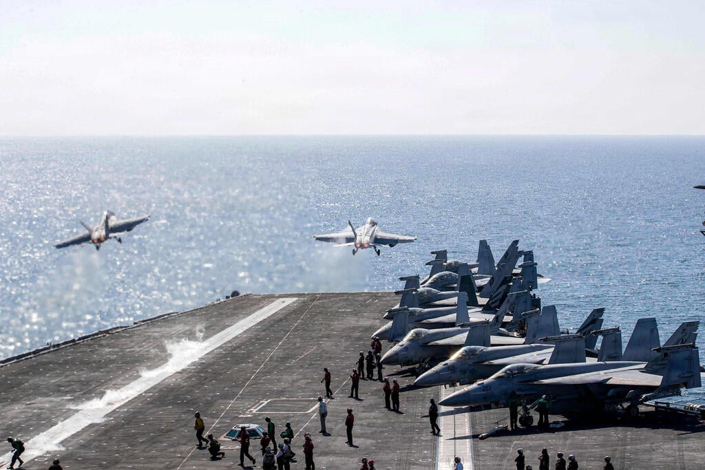 Photo: US NAVY / AFP מטוסי קרב של נושאת המטוסים האמריקנית "אברהם לינקולן"