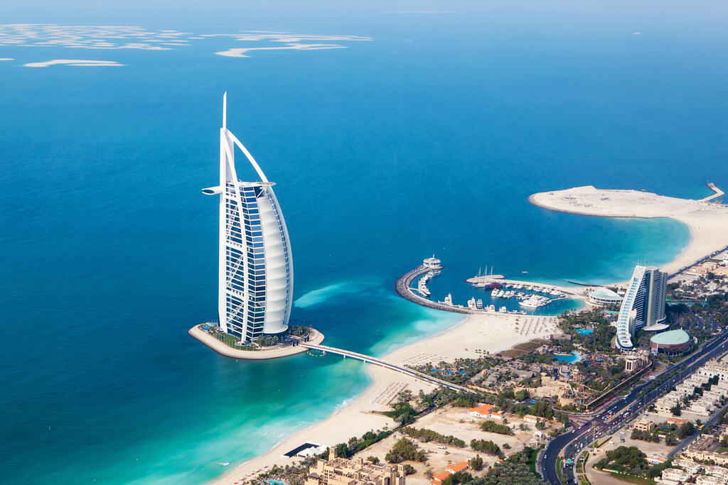 The Burj Al Arab hotel, Dubai (Photo: Irina WS/Shutterstock) בניין בורג' אל־ערב, דובאי