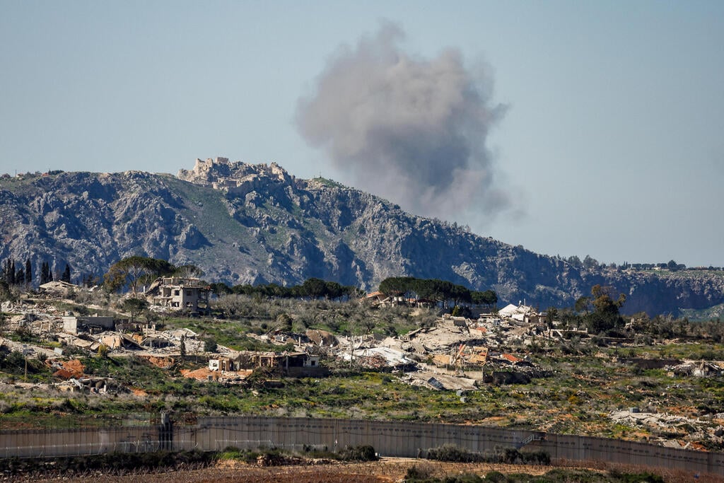 עשן מתקיפות צה"ל בדרום לבנון (צילום: REUTERS/Ammar Awad) תקיפות צה"ל בדרום לבנון