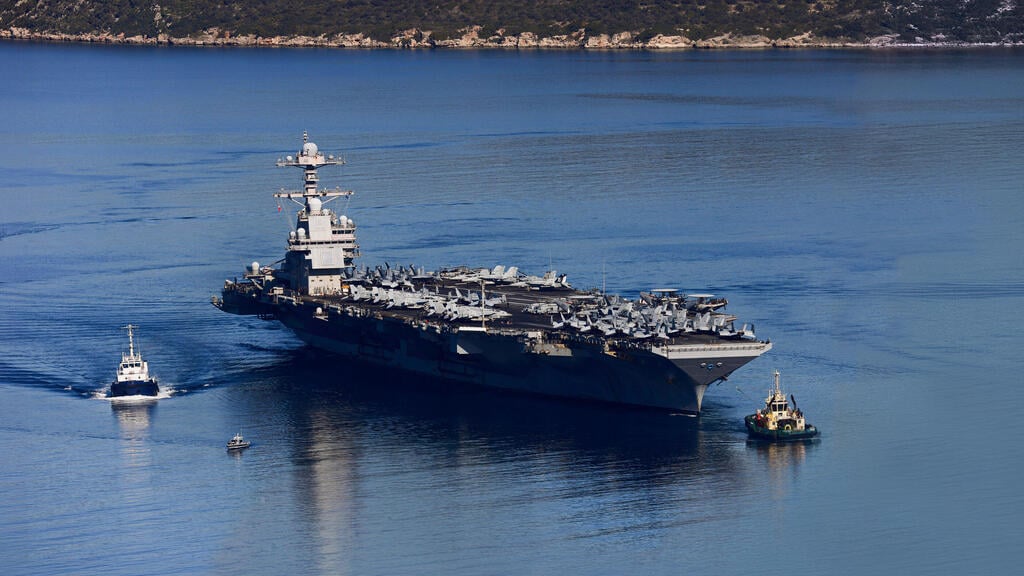 The USS Gerald R. Ford: Unlike the Lincoln, the Ford has not yet been upgraded to allow it to carry F-35 stealth fighters (Photo: Giannis Angelakis/AP) ג'רלד פורד. בניגוד ללינקולן, הפורד טרם עברה שדרוג שיאפשר לה לשאת חמקני F-35 | צילום: אי-פי