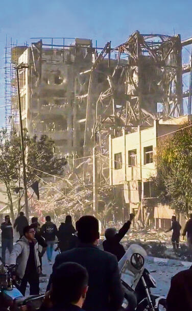 הבניין בו נבחר יורש לחמינאי. חסו על אנשי הדת | צילום: Social Media via REUTERS