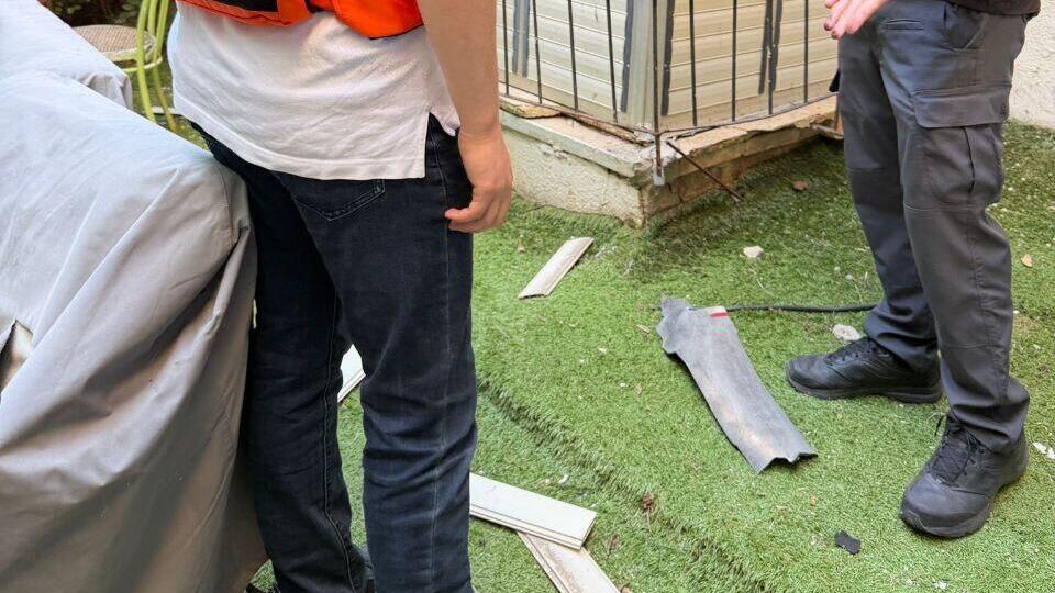 Interception debris found in central Israel following Iranian missile barrage (Photo: United Hatzalah) רסיס ברמת גן