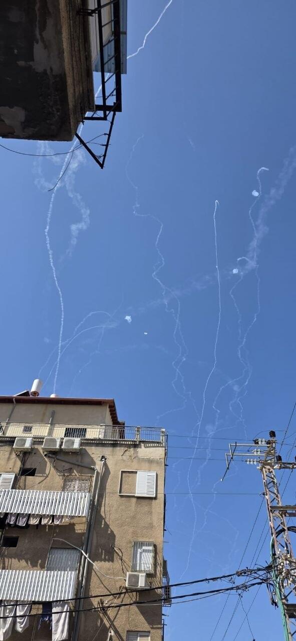 Iranian missiles intercepted over central Israel (Photo: from social media) יירוטים בתל-אביב