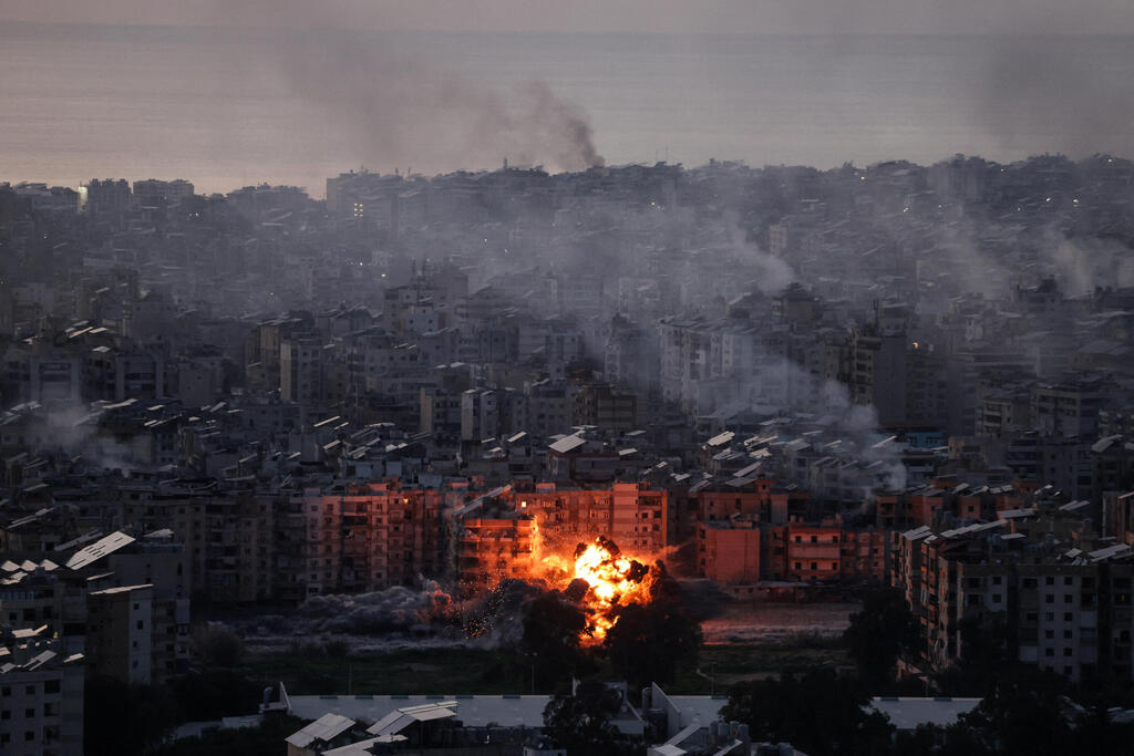 צילום: REUTERS/Khalil Ashawi תקיפות בדאחייה ביירות
