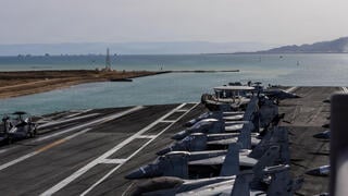 נושאת המטוסים ג'רלד פורד עזבה את הים התיכון, ועברה דרך תעלת סואץ