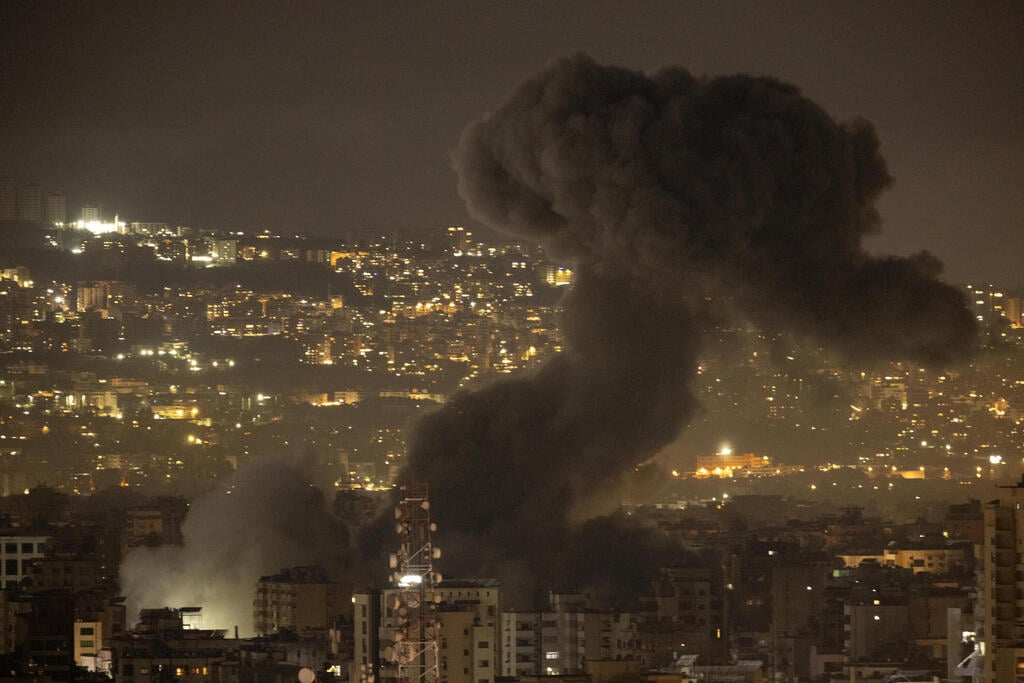 Wave of overnight strikes in Dahieh (Photo: Daniel Carde/Getty Images) תקיפת צה"ל בביירות
