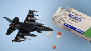 תרופה מודפיניל (Modafinil) שמעודדת ערנות ומטוס קרב אמריקני