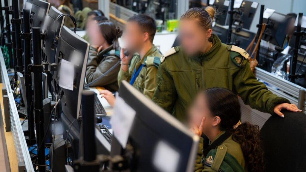 Military Intelligence Directorate staff hard at work (Photo: IDF Spokesperson's Unit) מנהלת המטרות המטכ"לית באמ"ן