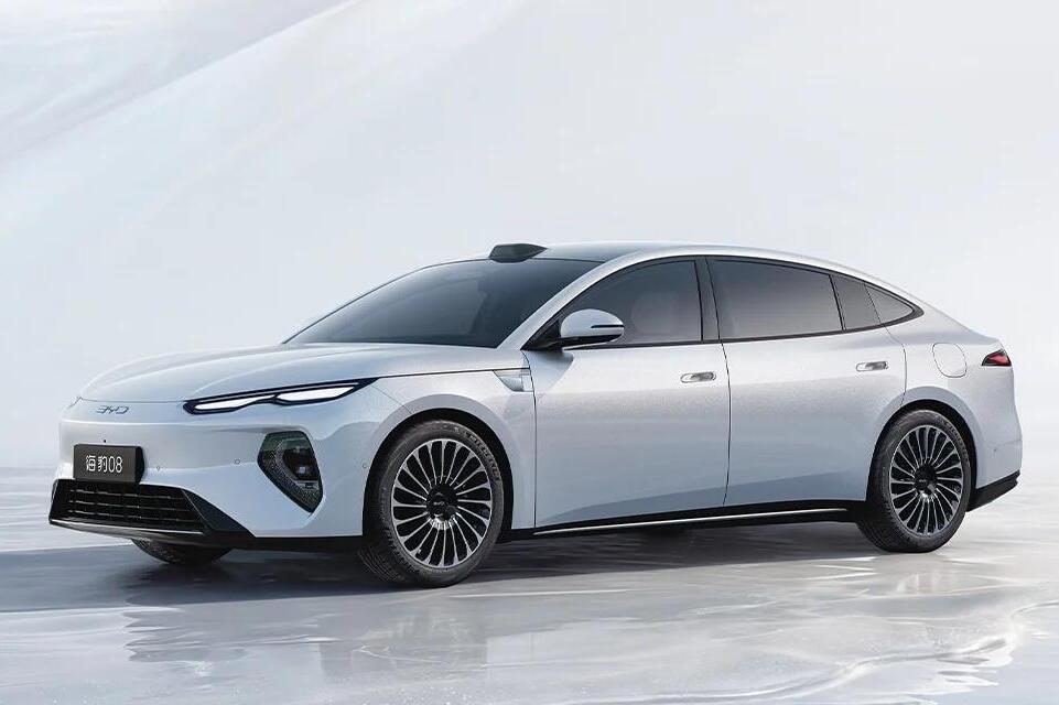 טווח עצום, חשמל ל-400 ק"מ ב-5 דקות: הכירו את BYD סיל 08