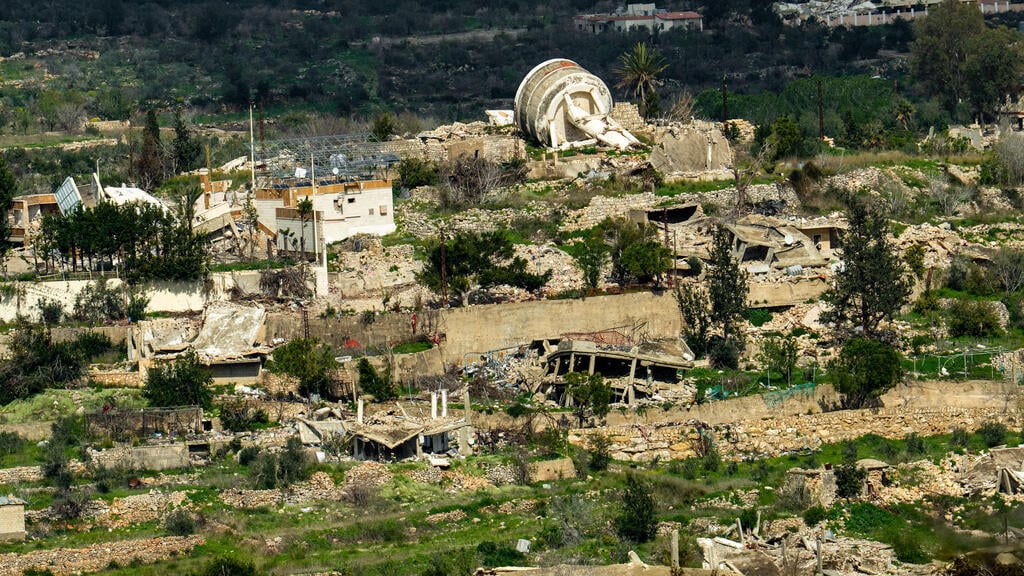 Destruction across the border in Lebanon: 'The message is clear, we will keep striking' (Photo: Erik Marmor/Getty Images) הרס בצידו הלבנוני של הגבול