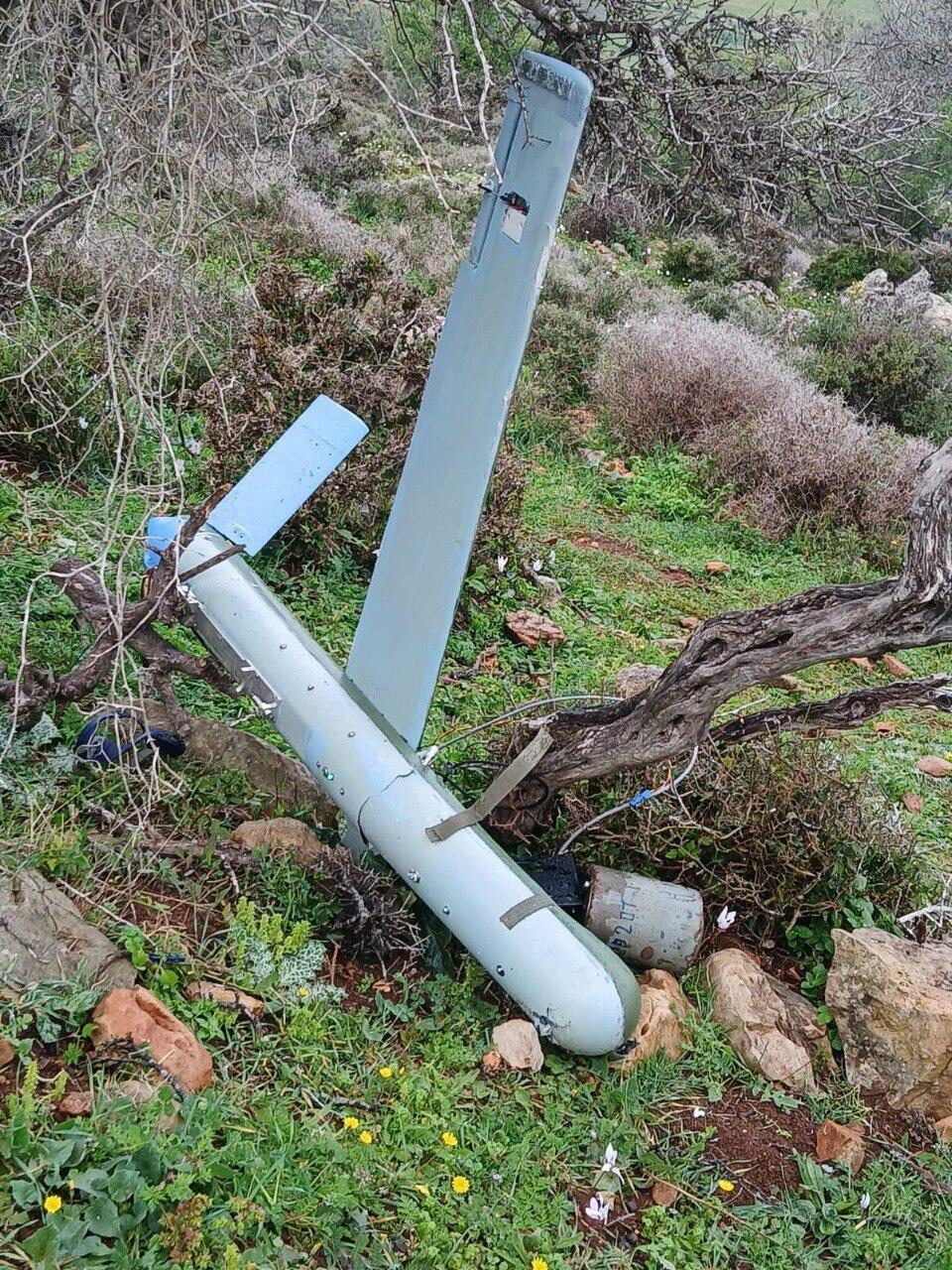 כטב"ם חיזבאללה שהופל בגליל (צילום: לפי סעיף 27 א' לחוק זכויות יוצרים) כטב"ם שנפל במושב לימן