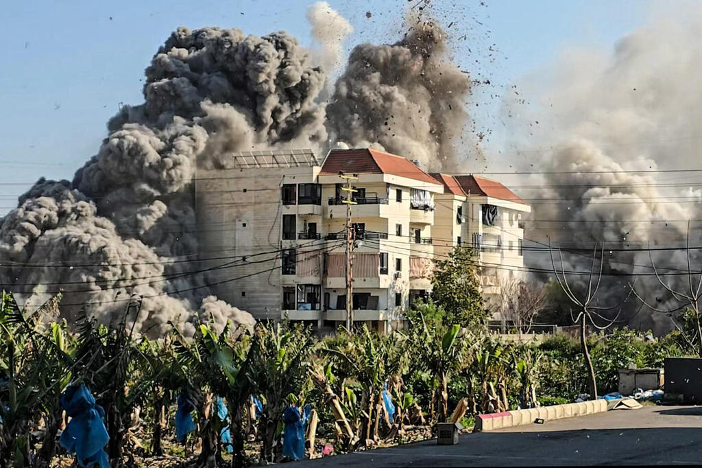 תקיפות צה"ל בצור (צילום: Kawnat HAJU / AFP) תקיפות צה"ל בצור