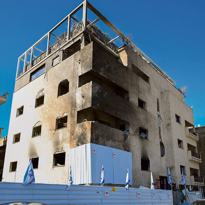 זירות נפילה בתל־אביב. "פחד הוא דבר טבעי, אבל הרגש לא מנהל אותנו", מספרים החבלנים (קובי קואנקס) זירות נפילה בתל־אביב. "פחד הוא דבר טבעי, אבל הרגש לא מנהל אותנו", מספרים החבלנים