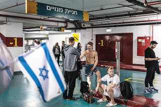 מחסה בחניון תל־אביבי, אתמול