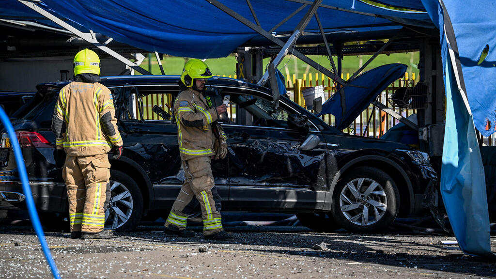 אחת הזירות שנפגעו בתל אביב (צילום: REUTERS/Dylan Martinez) אחת הזירות שנפגעו בתל אביב