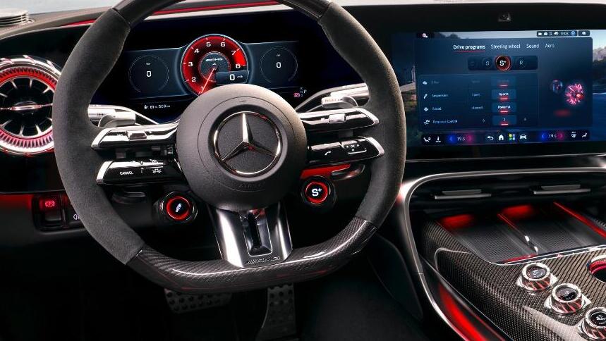 מכונית העל המשפחתית של AMG מתקרבת: קבלו הצצה פנימה