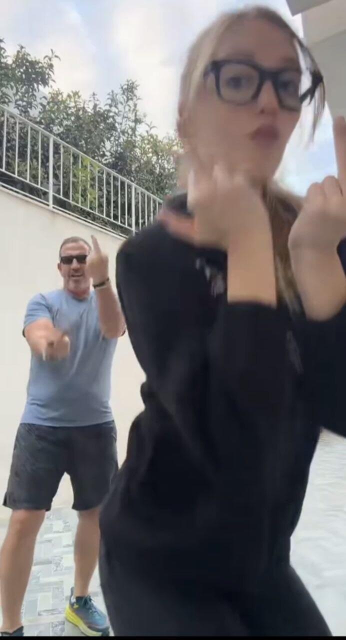 יודעים לזוז לא רע בכלל (צילום מסך: טיקטוק ) איל ולדמן בת זוג מאיה סרטון טיקטוק חמינאי מת