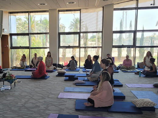 תרגול מיינדפולנס במכללה האקדמית בית ברל 