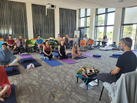 תרגול מיינדפולנס במכללה האקדמית בית ברל 