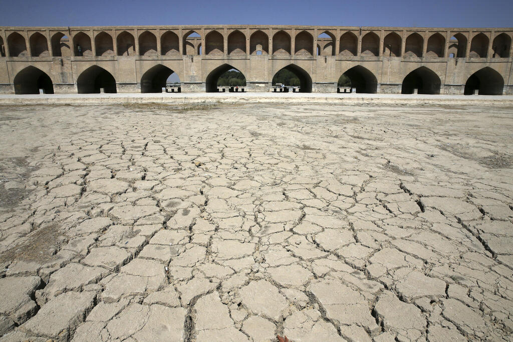 בצורת באיראן (צילום: Vahid Salemi/AP) בצורת באיראן