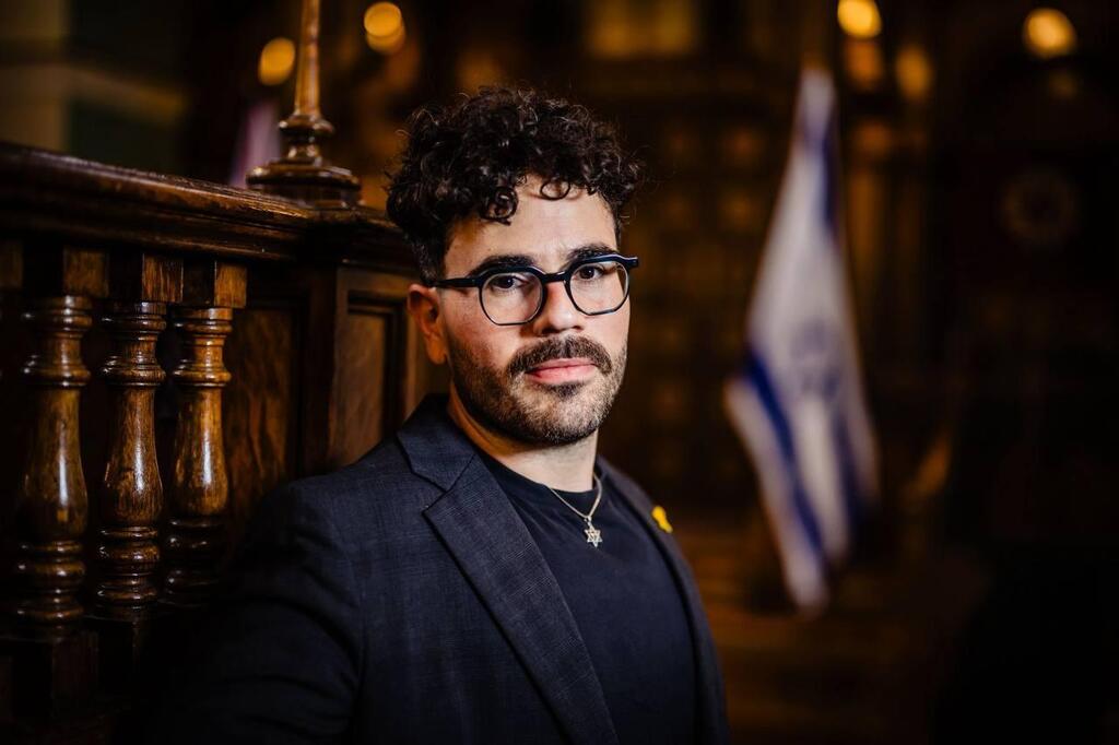 "יש לי צוות, אבל את הרוב אני עושה בעצמי" (צילום: Blake Ezra) חן מזיג מגזין סופש מרץ 2026