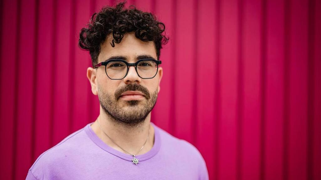 חן מזיג. מפעל הסברה מהלך (צילום: Blake Ezra) חן מזיג מגזין סופש מרץ 2026