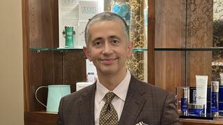 ד"ר שרווין נדרי, פלסטיקאי, ארה"ב