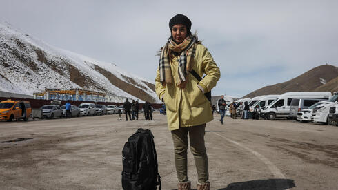 הבסיג’ מאיימים, הכסף אוזל והפחד שולט | אלה חייהם של מאות אלפי נמלטים מטהרן