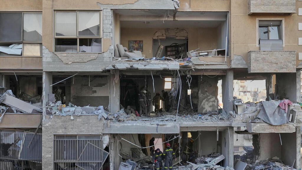Destruction in Al-Jama'ah Al-Islamiyah building (Photo: AP Photo/Hussein Malla) תקיפות בביירות