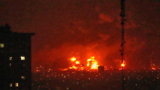 איראן עשן ב שמי טהרן ב בוקר אחרי ש ישראל תקפה מחסני דלק נפט