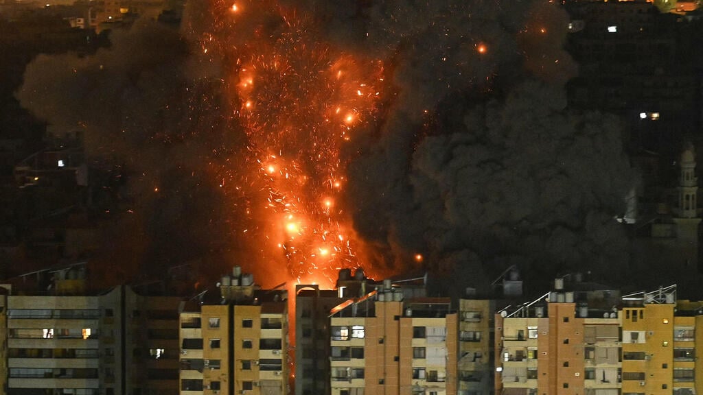 Photo: Fadel Itani/AFP תקיפת חיל האוויר בפרברים הדרומיים של ביירות