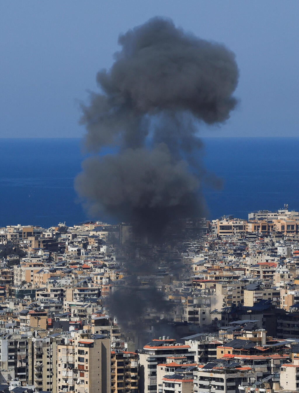 IDF strikes Dahieh (Photo: REUTERS/Raghed Waked) דאחייה ביירות לבנון עשן תקיפות צה"ל