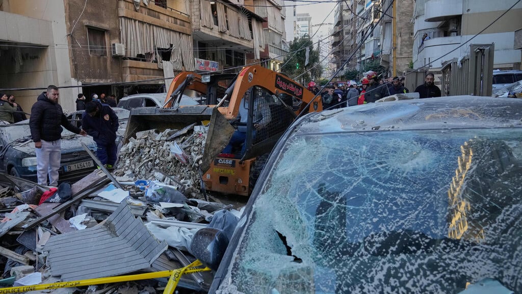 Photo: AP Photo/Hussein Malla תקיפות בביירות
