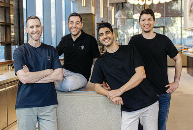 מייסדי וויז. מימין: רועי רזניק, ינון קוסטיקה, עמי לוטבק, אסף רפפורט