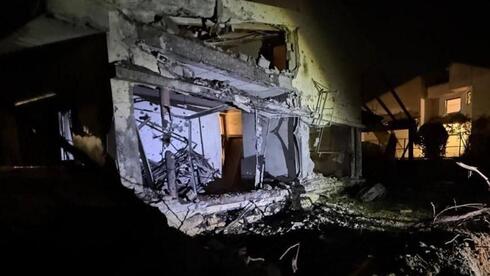 עמק חפר: נזק כבד לבית מירי חיזבאללה, „רק הממ”ד נותר שלם” | תיעוד