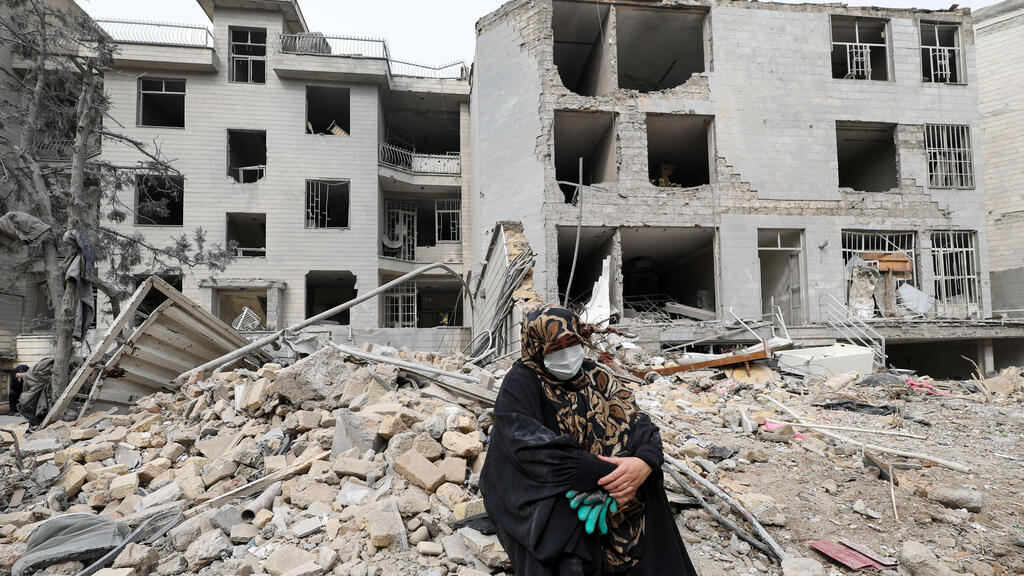 Photo: Alaa Al Marjani/ Reuters הריסות בטהרן