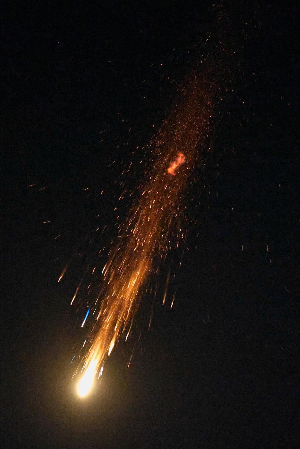 Interception in the Ashkelon area (Photo: Reuters/Amir Cohen ) יירוט טיל איראני בשמי אשקלון