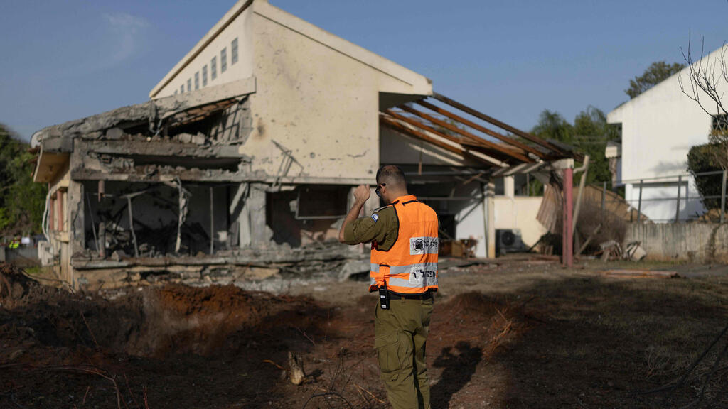 תיעודים נוספים מזירת הפגיעה בחניאל (צילום: Ilia YEFIMOVICH / AFP) זירת הפגיעה