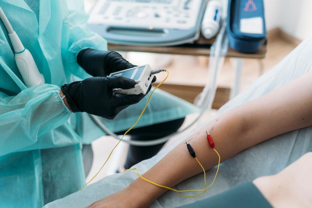 בדיקת EMG (צילום: shutterstock) בדיקת EMG נוירולוגיה