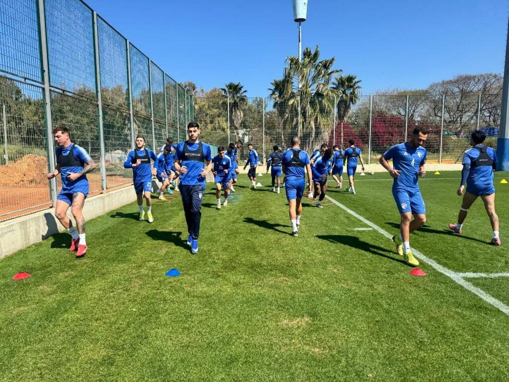 "אנחנו לא יכולים להתאמן בעיר". שחקני עירוני קריית שמונה (צילום: דוברות עירוני קריית שמונה) שחקני עירוני קריית שמונה