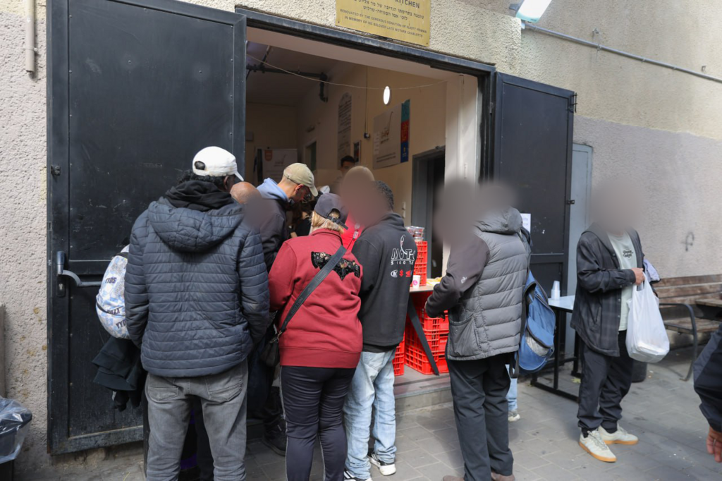 איסוף מזון במסעדת "לשובע" (צילום: ירון ברנר) איסוף מזון במסעדת "לשובע"