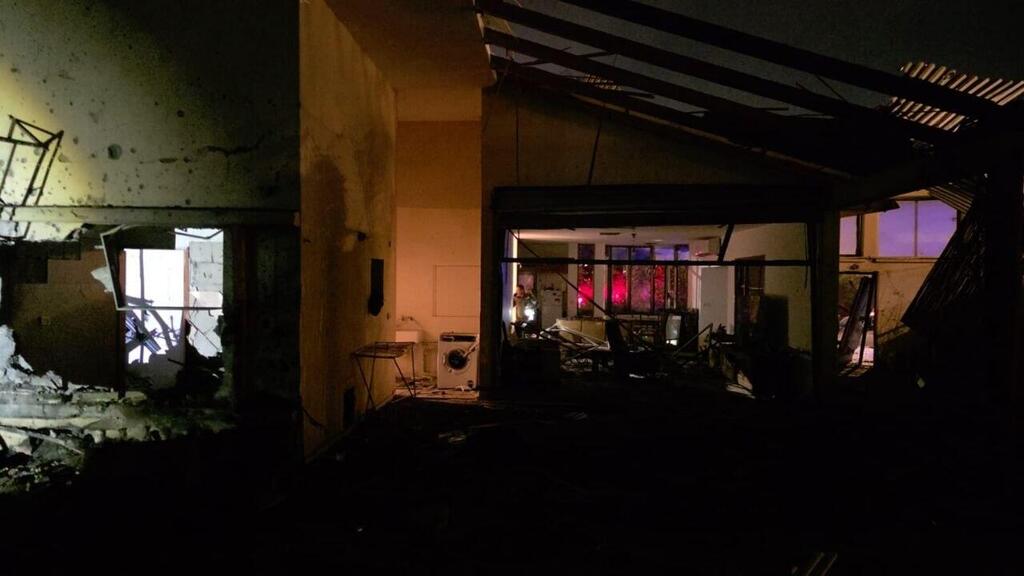 Interceptor debris falls in Hefer Valley (Photo: Magen David Adom) נפילת שברי יירוט בעמק חפר