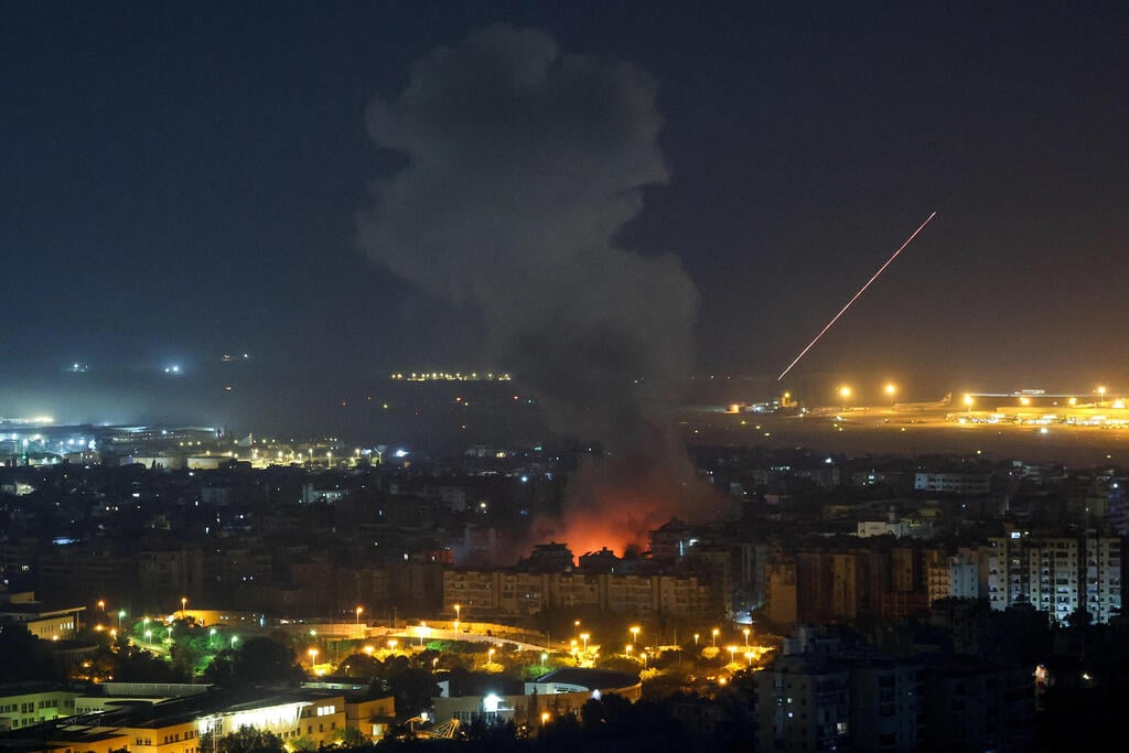 צילום: REUTERS/Amr Abdallah Dalsh תקיפות בביירות