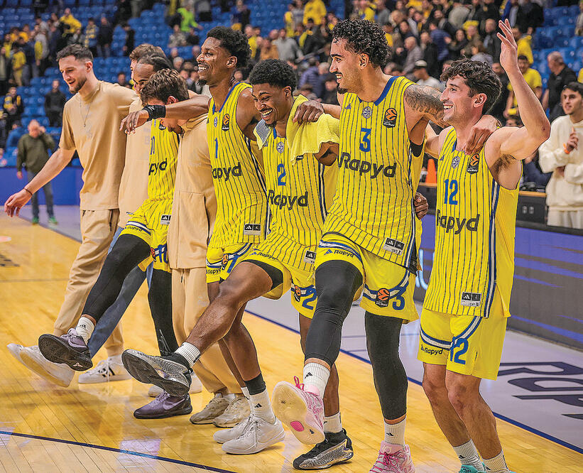 שחקני מכבי ת"א. המלחמה קטעה את המומנטום