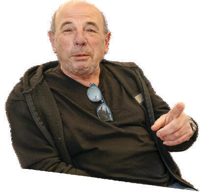 יעקב יוסוב מדימונה. "ההגנה צפופה" | צילום: שאול גולן