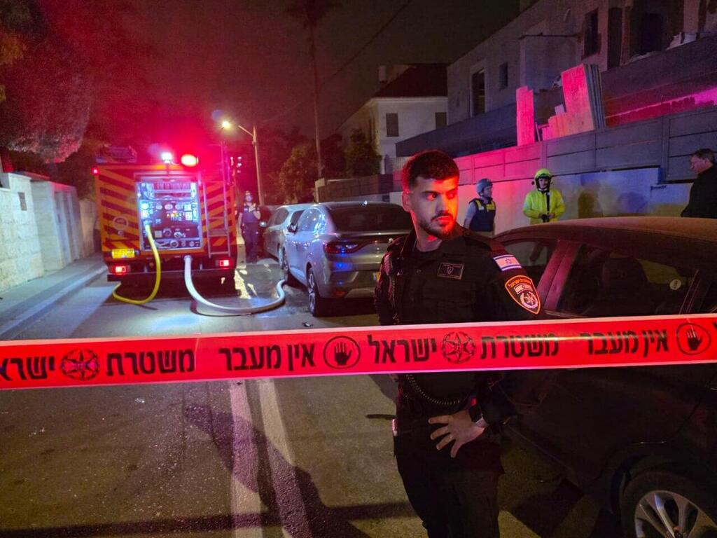 נפילת שברי יירוט בשפלה (צילום: דוברות המשטרה ) נפילת שברי יירוט בשפלה